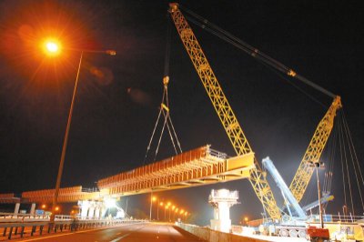 Large, heavy components (Image courtesy of Mabey Bridge Ltd.)