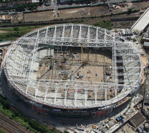 Long-span roof trusses, The Emirates Stadium, Arsenal Football Club, London (Image courtesy of Severfield (UK) Ltd.)