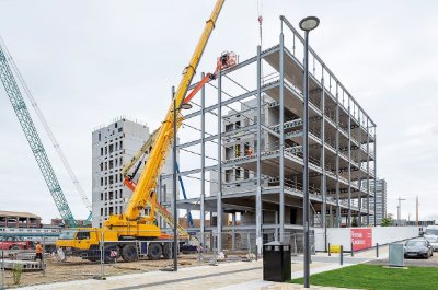 Each of the two office blocks is arranged around a centrally-positioned core