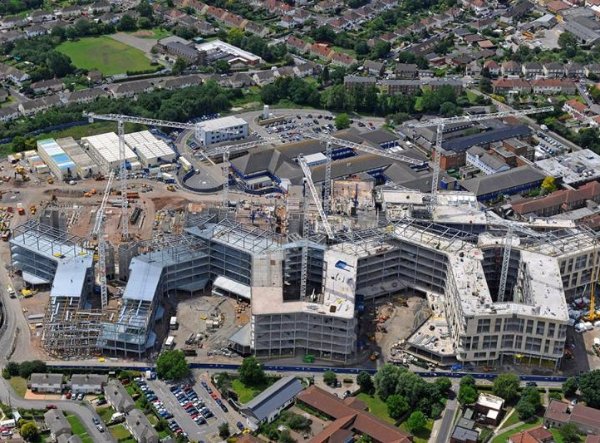 Where can the crane be placed? (Image courtesy of Severfield plc.)