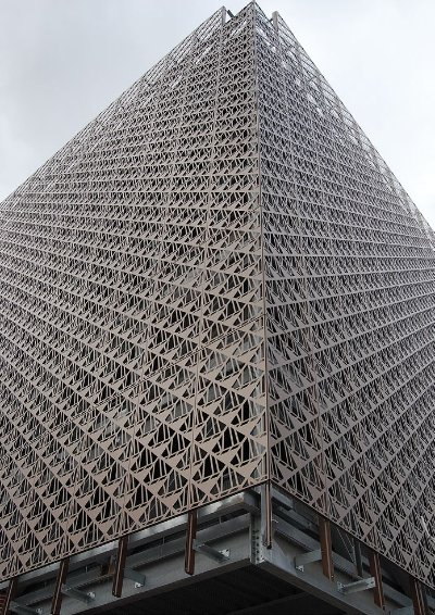 The car park's cladding has motifs that are a reference to the city's maritime history