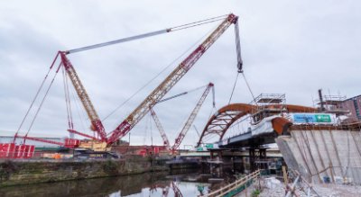 The successfully completed arch lift