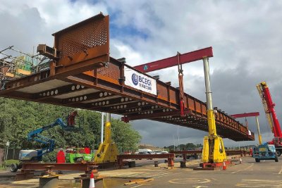 Pre-assembled offsite, a 78.5m-long section of the bridge was installed in one piece
