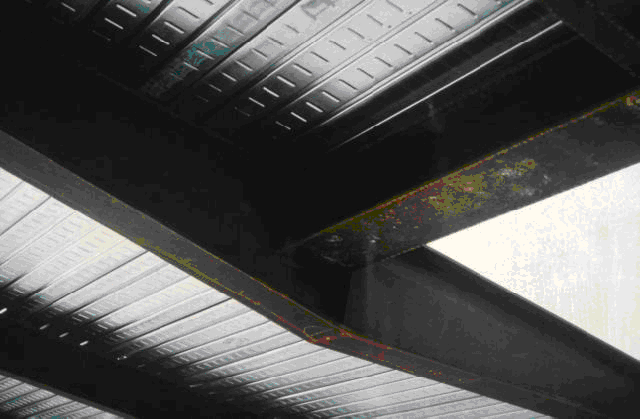 Fig.4_Tapered_girder_supporting_steel_decking.png