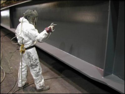 Airless spray application of paint (Image courtesy of Mabey Bridge Ltd.)