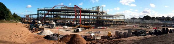 The school’s curvature responds to the site’s slopes