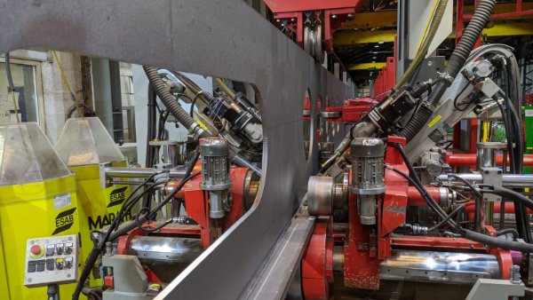 Fabricating a cellular beam from plates (Image courtesy of Fabsec Ltd.)