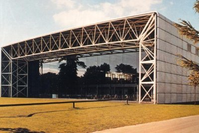 Tubular trusses as an aestetic feature in a single storey building