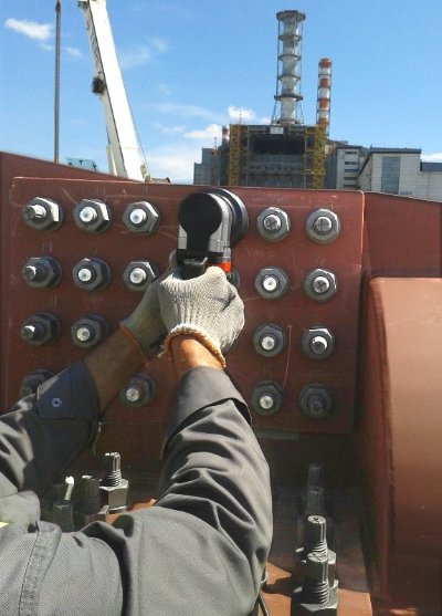 Installation of tension control bolts (Image courtesy of Tension Control Bolts Ltd.)