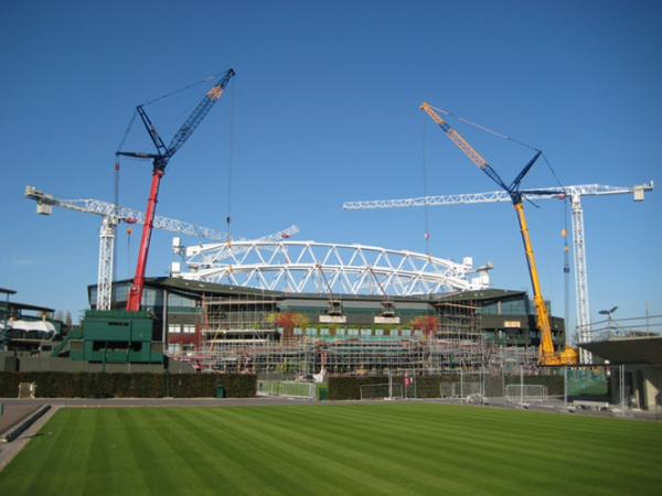 Trusses being installed at Wimbledon Centre Court, London (Image courtesy of Severfield (UK) Ltd.)