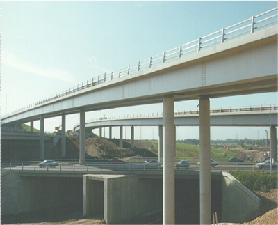 Interchange bridges using rectangular steel boxes with composite deck slab M25/M4 Junction 4B Bridges