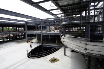 Elliptical mezzanines overlook the project’s central atrium