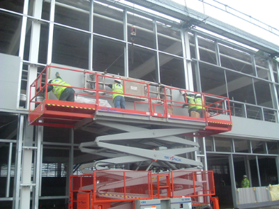Interface between the primary frame structure and the building envelope