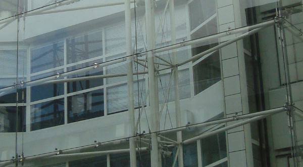Truss mullions with horizontal arms