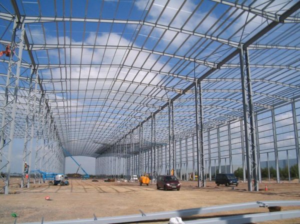 A high eaves industrial shed (Image courtesy of Caunton Engineering Ltd.)