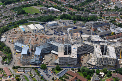 Steel framed ward blocks form enclosed courtyards