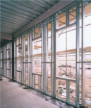 Metsec’s SFS system used on the external infill walls to a 4-storey composite frame at Colchester Hospital (Image courtesy of Metsec plc)