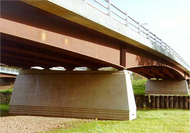 Multi-girder bridge using variable depth girders Westgate bridge, Gloucester