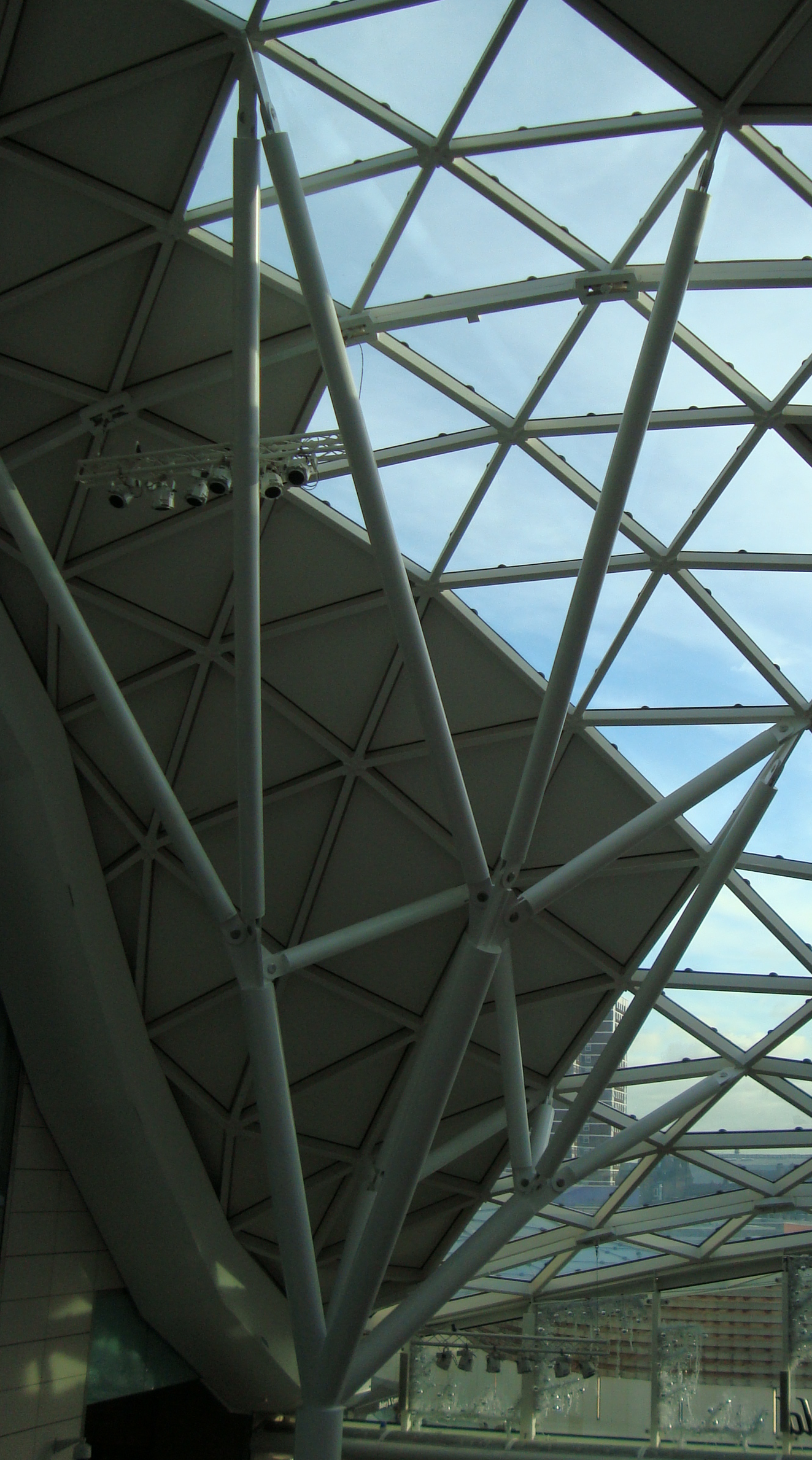 Roof support tree